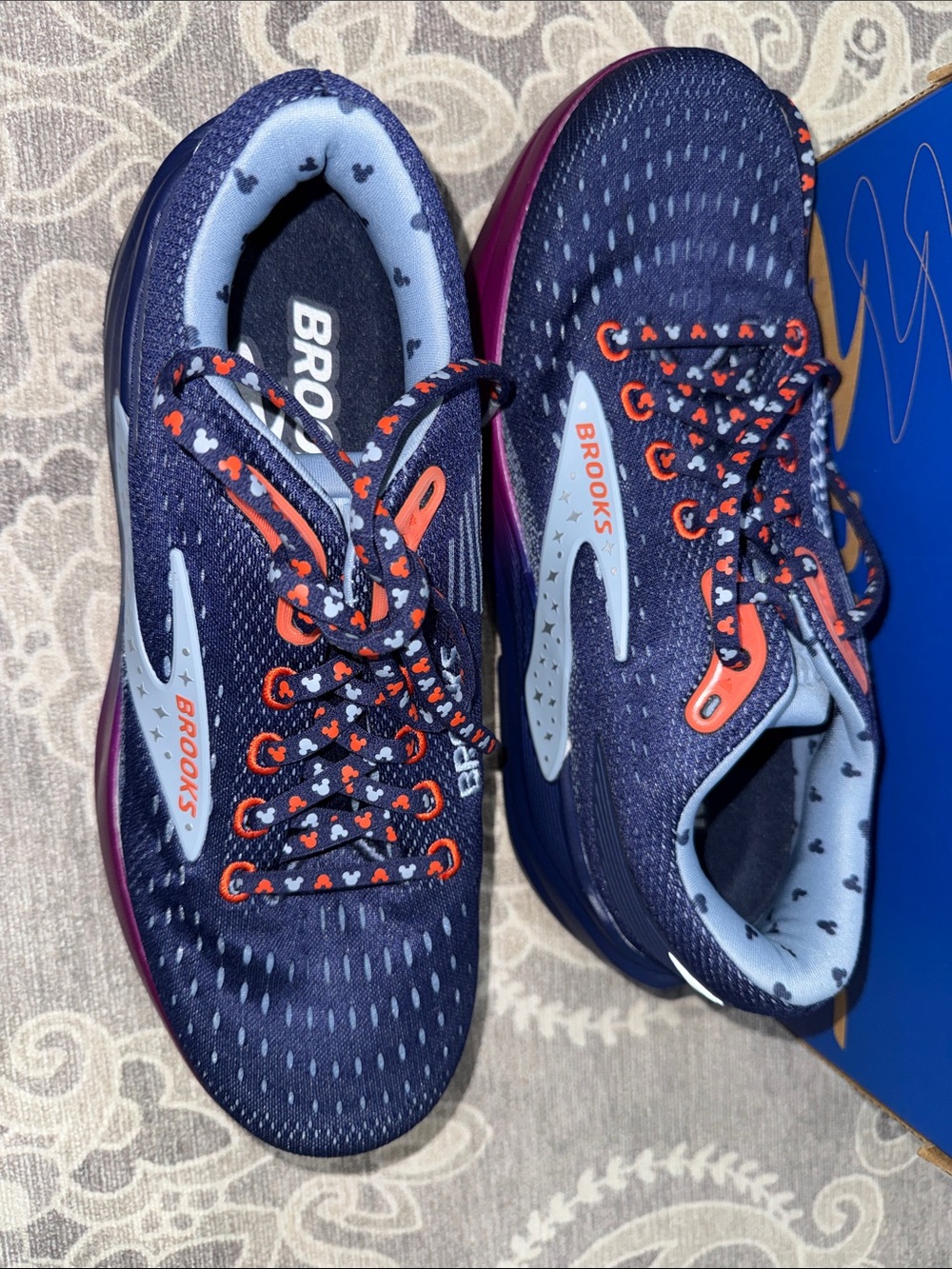 NEW Limited Edition RunDisney Brooks Ghost Cinderella Castle Shoes 💙 - Picture 4 of 7